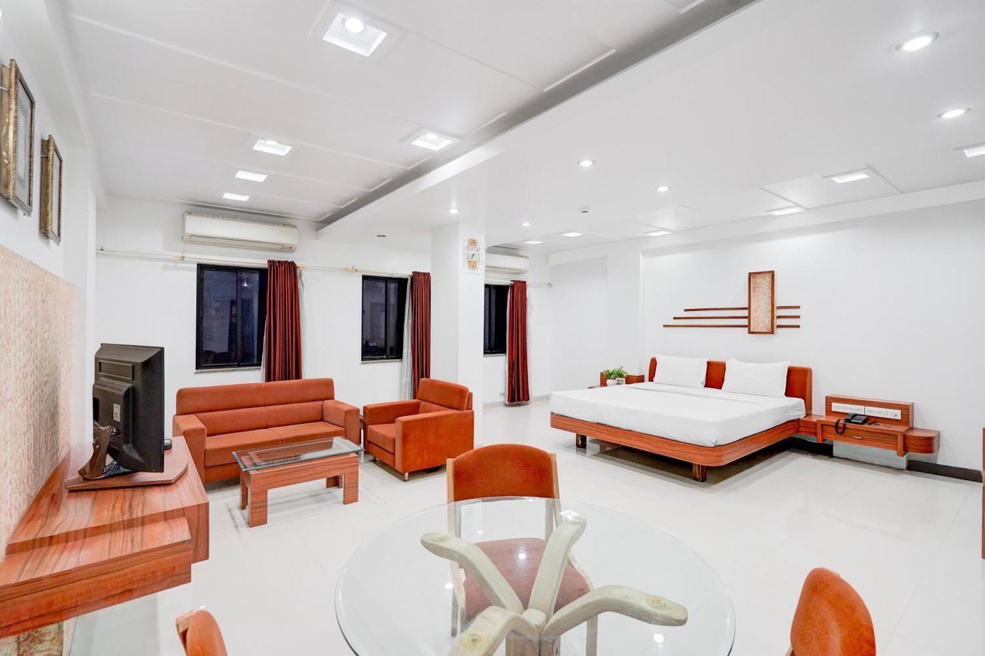Super Townhouse Mg Road Porbandar Formerly Hotel Harmony Екстер'єр фото