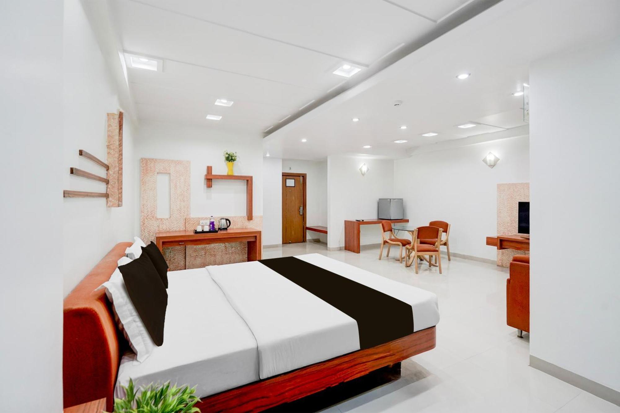 Super Townhouse Mg Road Porbandar Formerly Hotel Harmony Екстер'єр фото