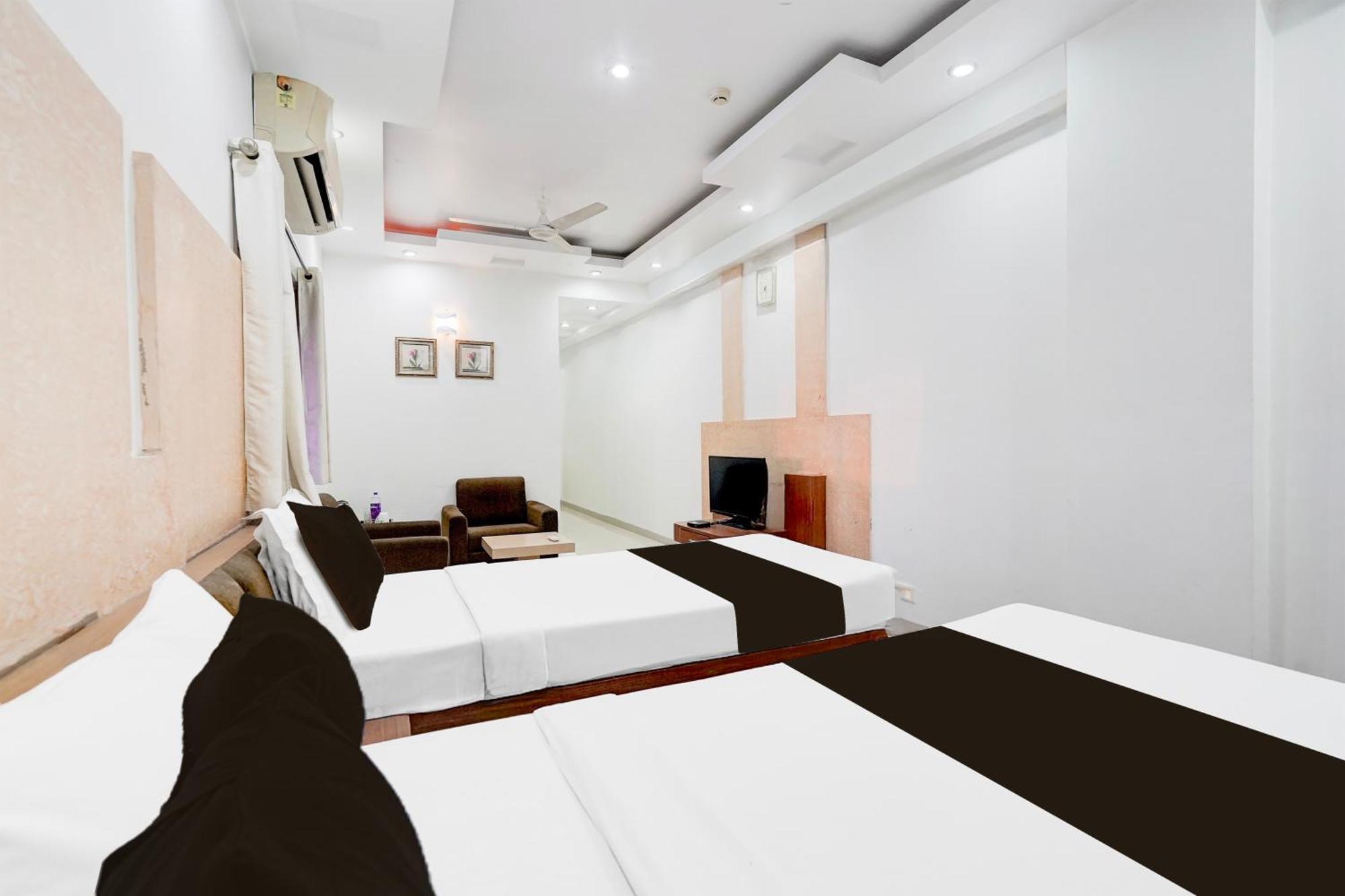 Super Townhouse Mg Road Porbandar Formerly Hotel Harmony Екстер'єр фото