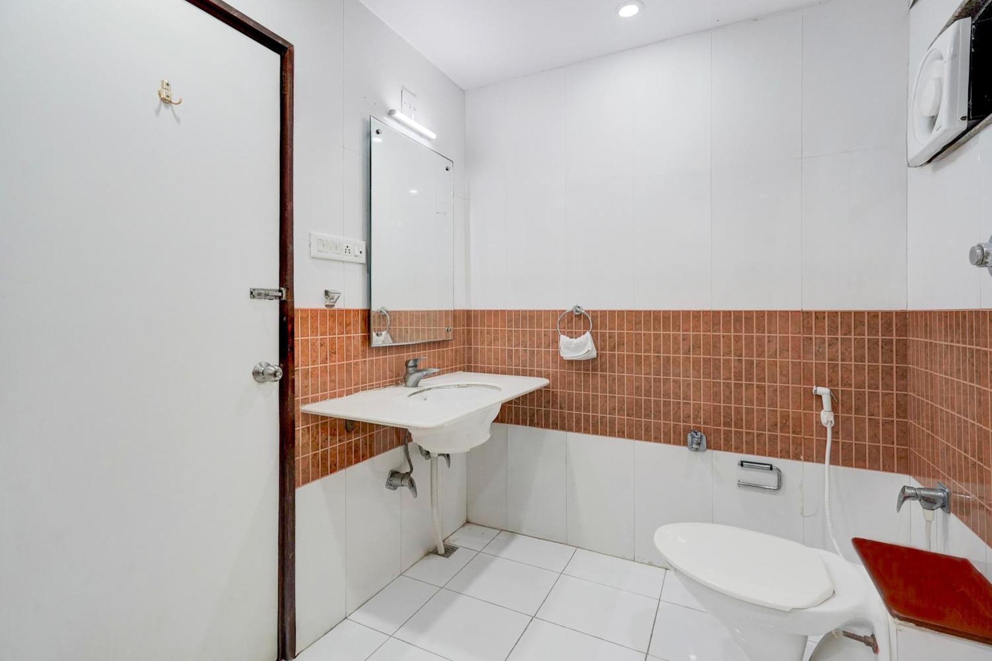 Super Townhouse Mg Road Porbandar Formerly Hotel Harmony Екстер'єр фото