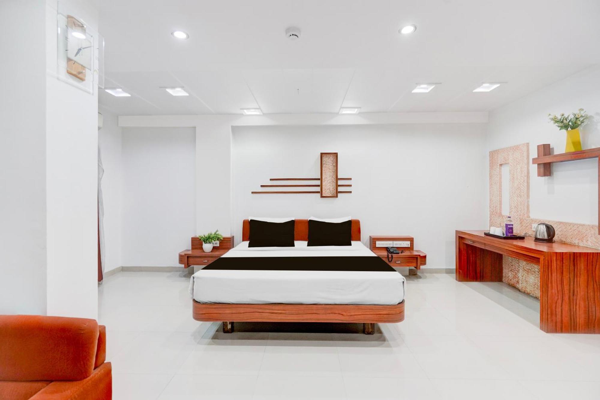 Super Townhouse Mg Road Porbandar Formerly Hotel Harmony Екстер'єр фото